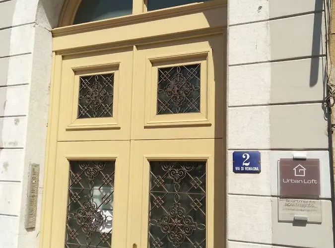 Urban Loft Apartment *